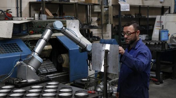 COBOT Y OPERARIO COBOT Y OPERARIO